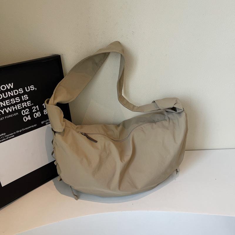 Niche Pleated Nylon Shoulder Bag: 2026 Large Capacity Dumpling Crossbody for Women and Students