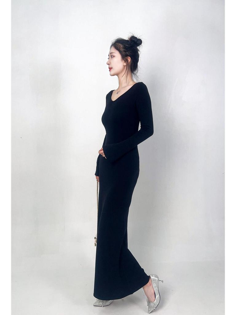 Elegant German Velvet V-Neck A-Line Flared Sleeve Evening Dress - Warm, Fashionable, Versatile Style.