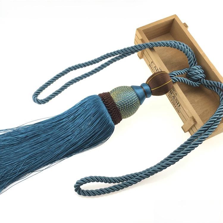 Luxusní zlatý drátěný závěs se střapcem míč