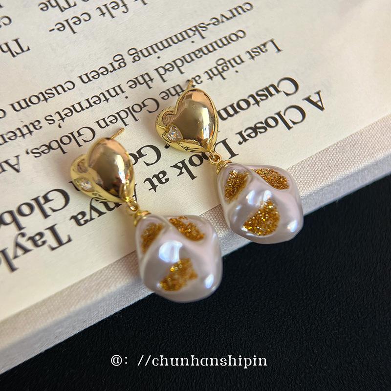 

Gold foil baroque special-shaped pearl earrings light luxury high-end earrings women s simple temperament fashion mosquito coil disc ear clips