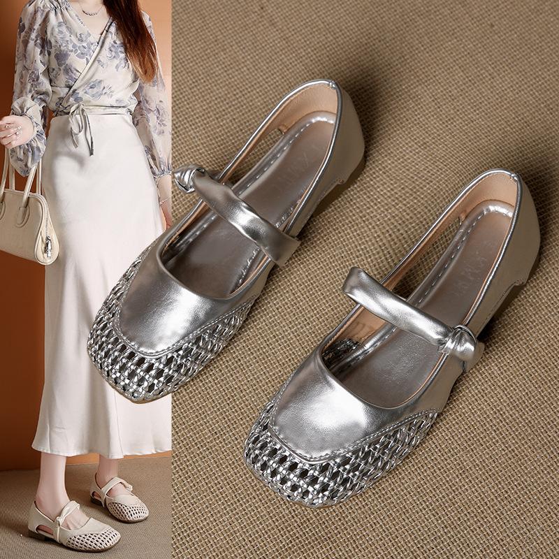 2025 New Women's Round Head Fashion Versatile Summer Retro Single Shoes Roman Sandals Women's Hollow Breathable Sandals