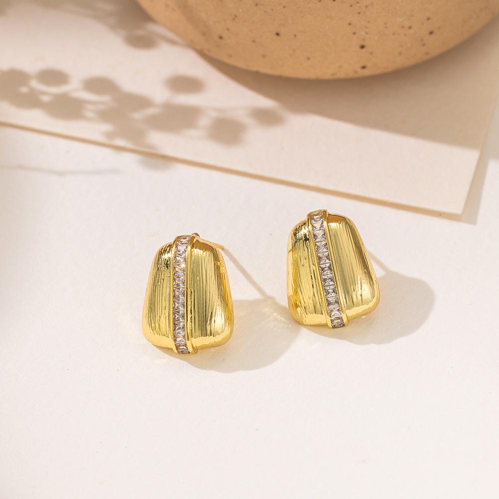 

Square metal earrings, personalized and fashionable earrings золотой