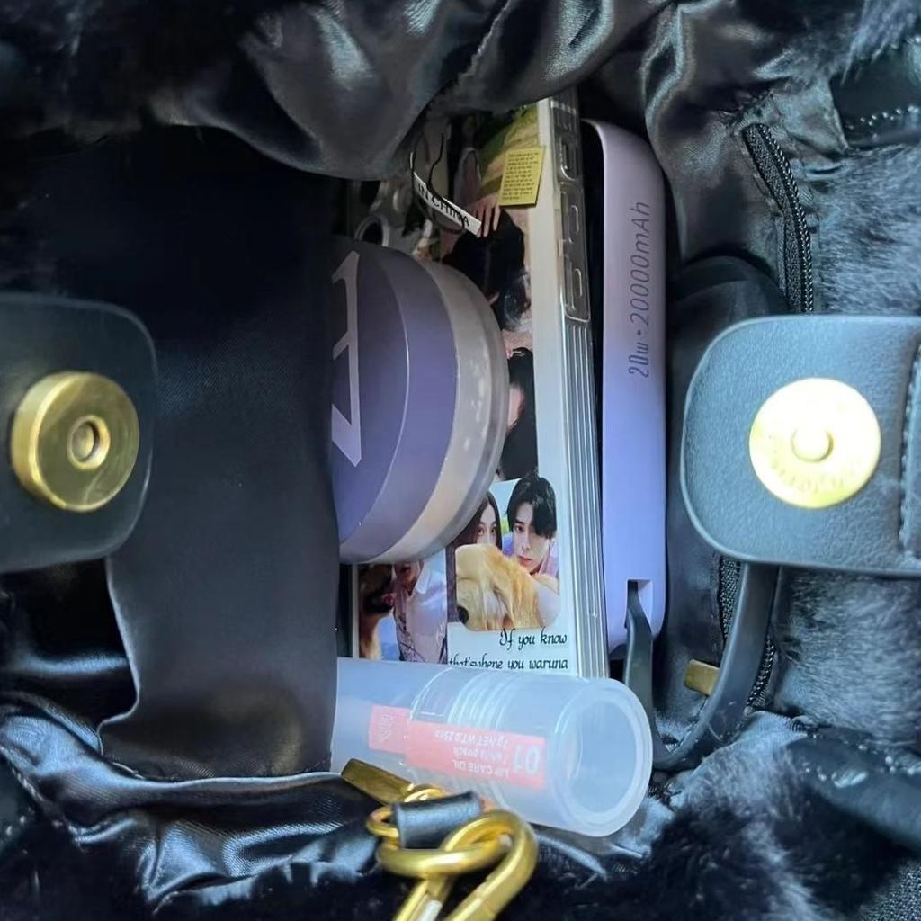 Plush bag women's fluffy bag portable bucket bag fluffy messenger ins Korean version 2022 new autumn and winter