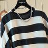 T-shirt a righe da donna con scollo rotondo a metà lunghezza