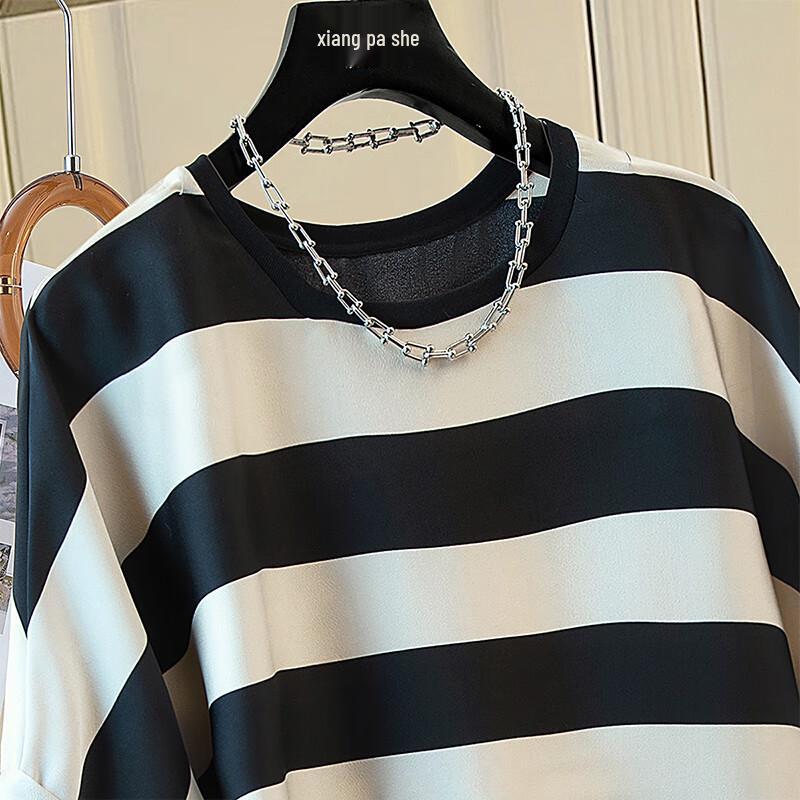 T-shirt a righe da donna con scollo rotondo a metà lunghezza