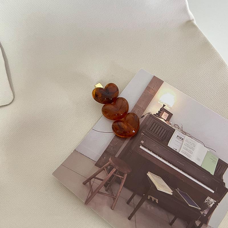 

Модная акриловая янтарная шпилька в форме сердца: Ретро-зажим с запачканной фасолью и утконосом