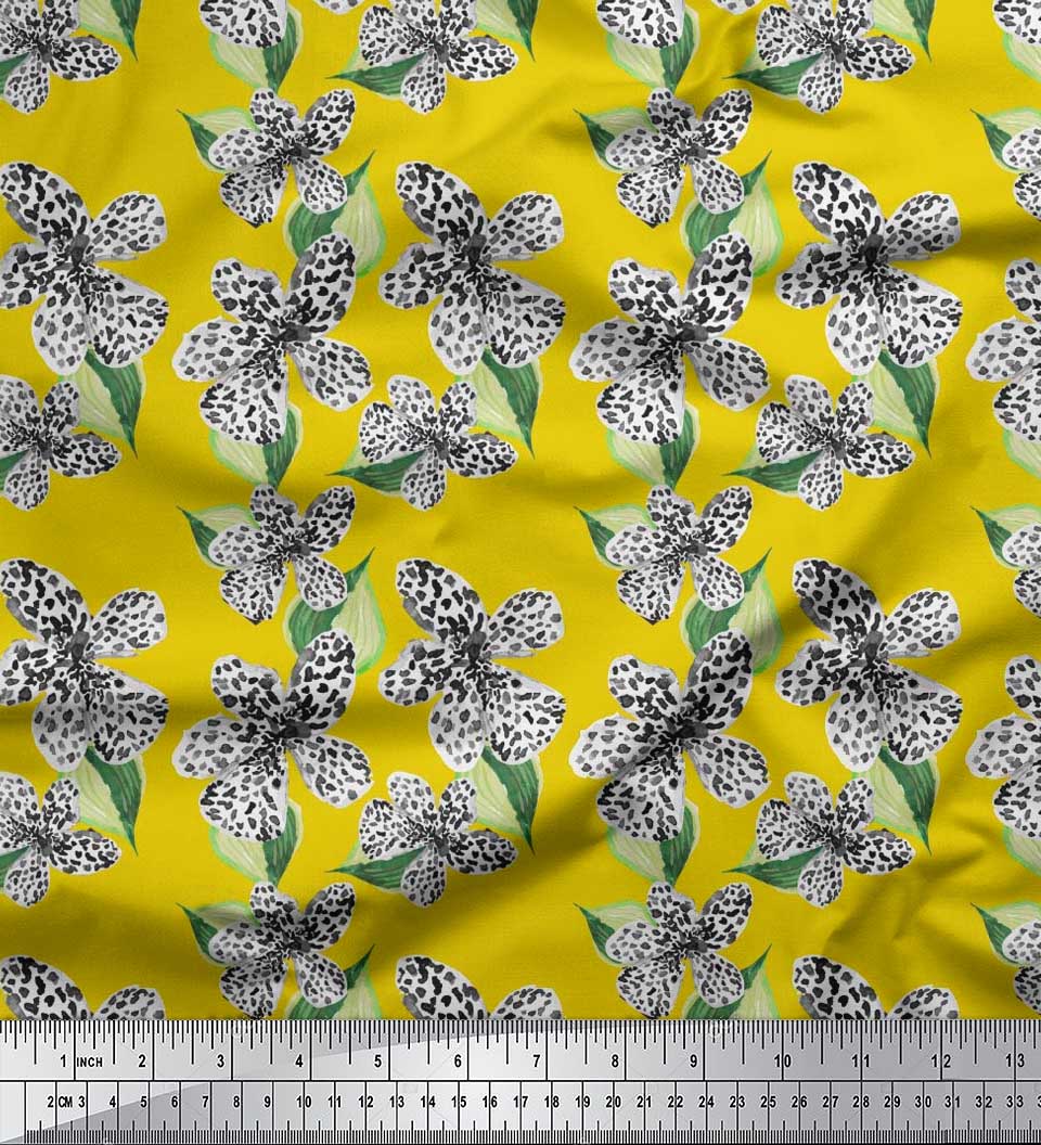 

Soimoi Japan Crepe Satin Fabric Leopard Skin, листя та біла квітка квіткових відбитків на метрі 42 дюйми 42 Inch Wide - Poly Crepe жовтий