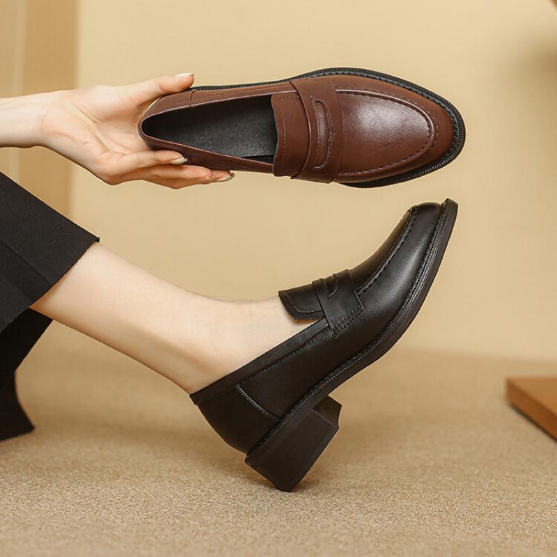 New Thick and Comfortable Black Small Leather Shoes Round Head Non-slip Soft Sole Casual Large Size Four Seasons Low Heel Square Heel Single Shoes W