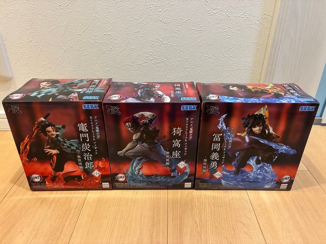 Set 3 figures from Demon Slayer Kimetsu no Yaiba - Infinity Castle Arc.