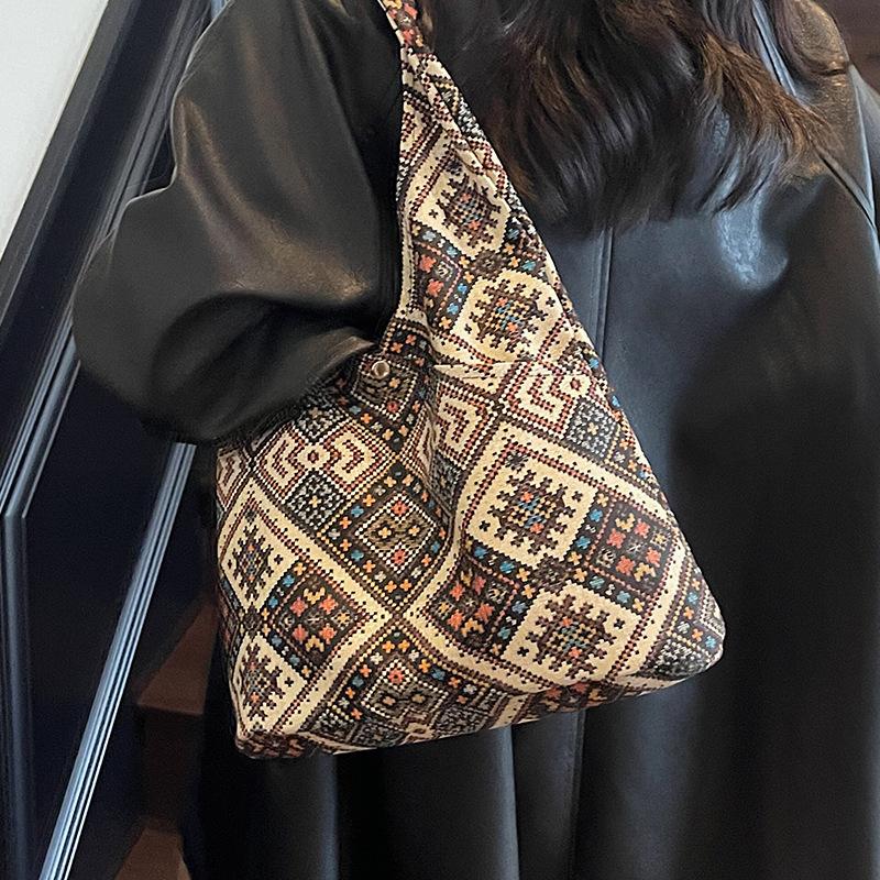 Large-capacity Ethnic Commuting Bag, Fashionable Single-shoulder Bag, and Niche Tote Bag for Classes
