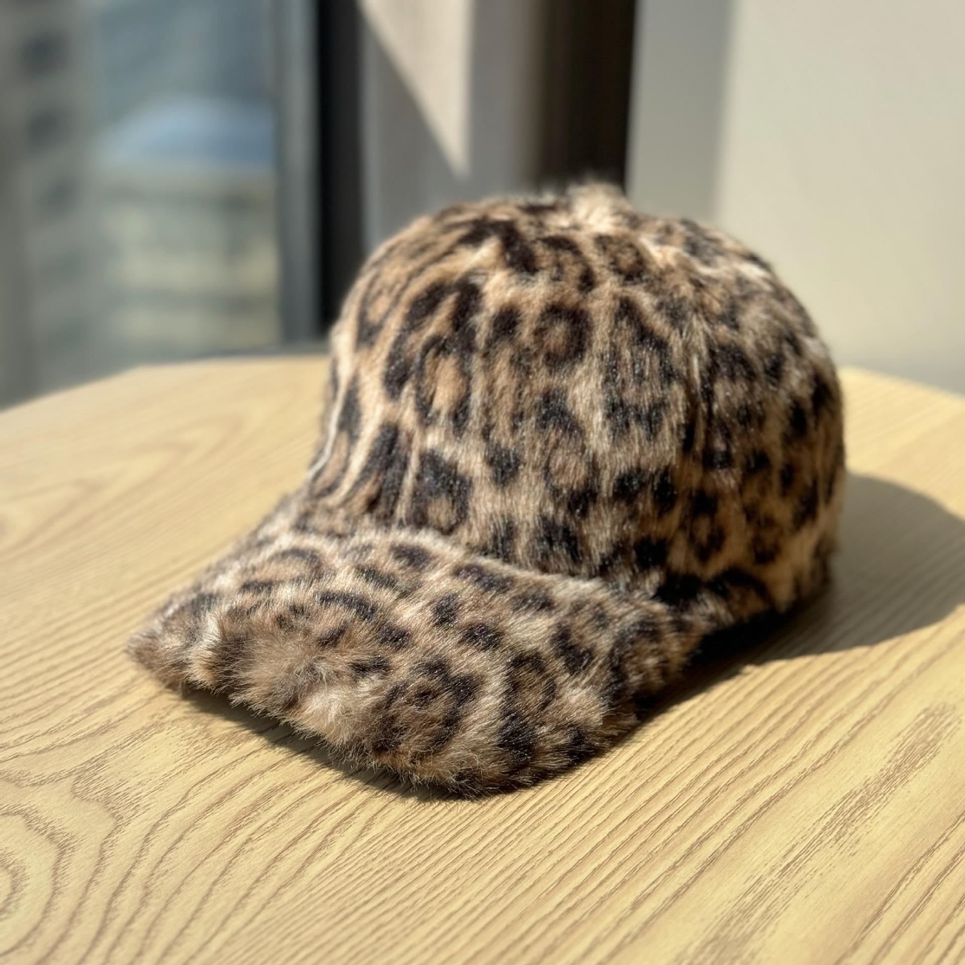 

Korean-style leopard print baseball cap for women, warm and versatile for autumn and winter, fashionable and trendy, makes the face look smaller, Adult54-60Adjustable