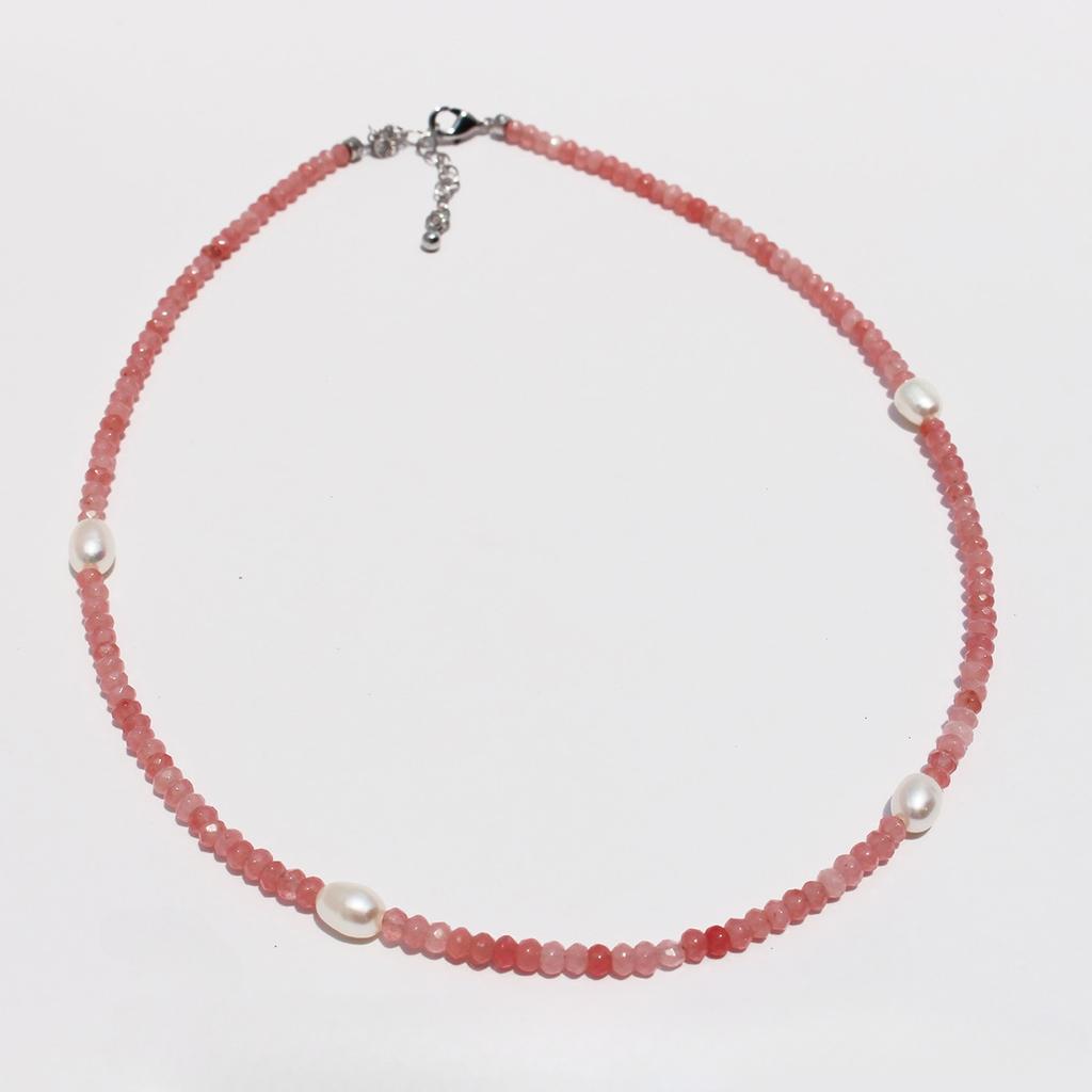 Oryginalny Design Naszyjnik z Kamieniem Hibiskusa Damski Różowy Kamień Miłości Prawdziwa Perła Koralikowy Łańcuszek na Obojczyk Wielowarstwowy Do Noszenia w Stosie 416