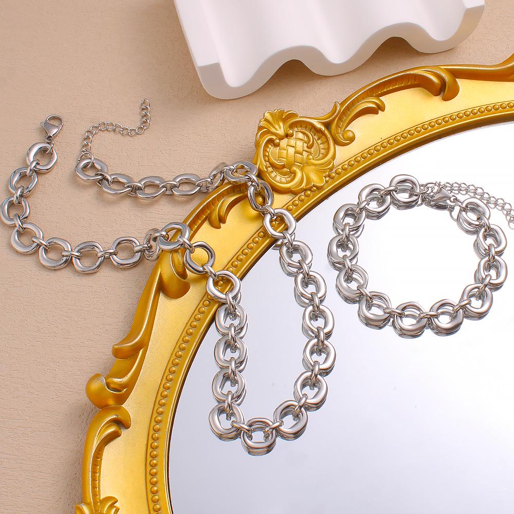YueShi Stainless Steel Geometric Patchwork Necklace: Irregular O-Chains In Light Luxury Style
