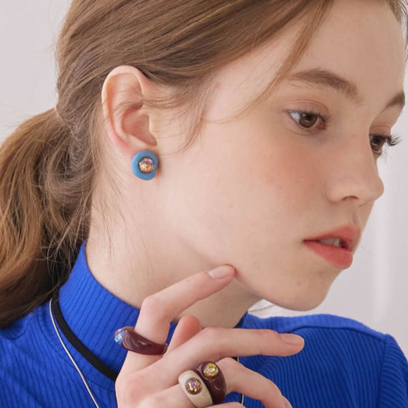 luvinball Pebble Snowball Earrings