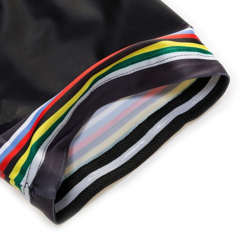 Anti-Schweiß-Kurzes Radtrikot Schwarze Trägerhose Fahrradbekleidungsset Sporttrikots Bunte Streifen Schwarze Herren Radsportbekleidung Anzüge