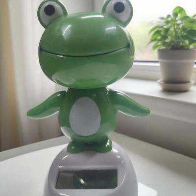 Solarbetriebener Wackelkopf-Frosch für Autoinnenräume