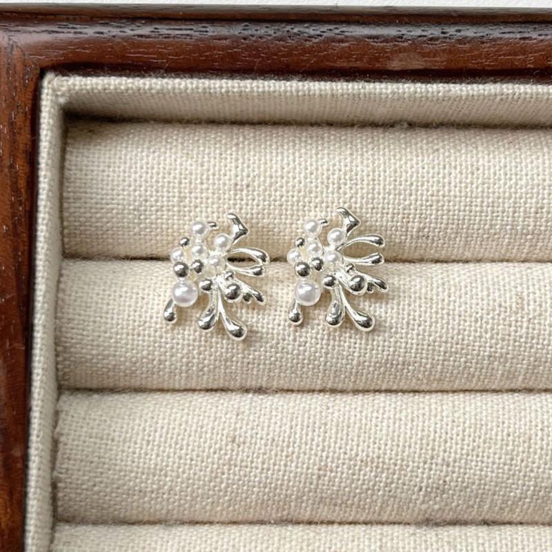 

PANJBJ 925 Sterling Silve Flower Pearl Studs Earring for Women Retro Ins Sweet Romantic Simple Gift Dropshipping