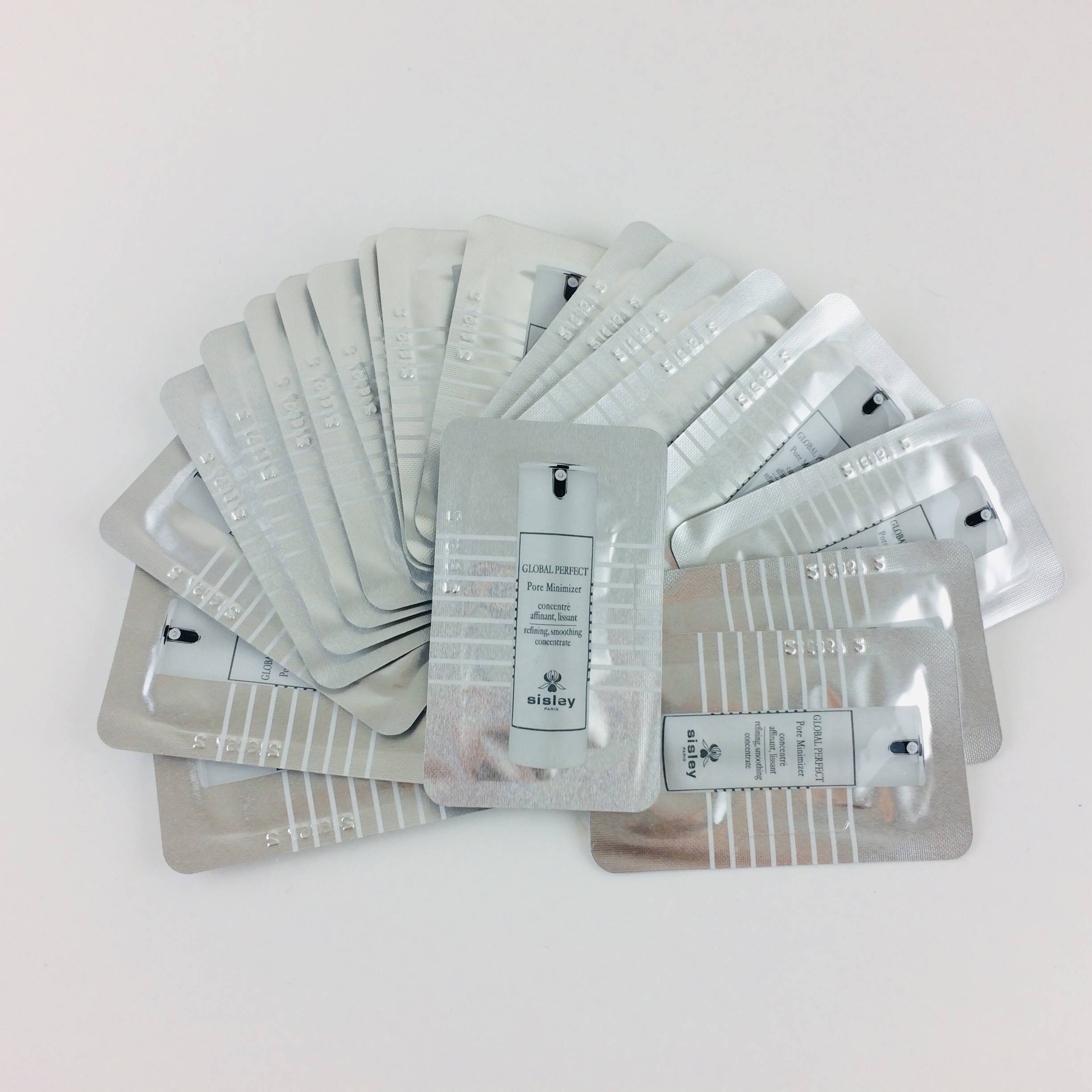 

Sisley Global Perfect Pore Minimizer Очищающий разглаживающий концентрат 30 мл. 1 унция.