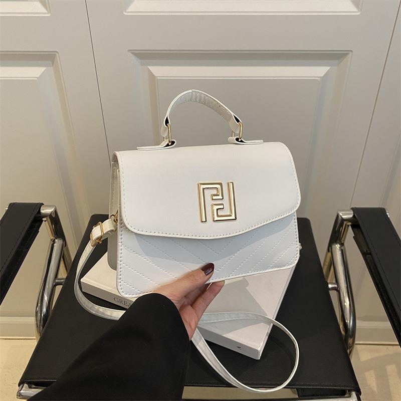 Simple and fashionable messenger bag New women's bag Solid color shoulder bag Niche versatile high-end portable small square bag