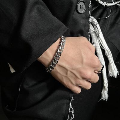 Braccialetti Cubani per Uomo e Donna: Stile High Street Trendy, Minimalista, Oscuro