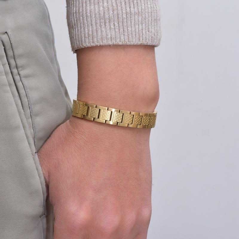 Hot Selling High-quality French Crocodile Pattern Bracelet with 18K Gold-plated Adjustable Non Fading Men's Titanium Steel Bracelet