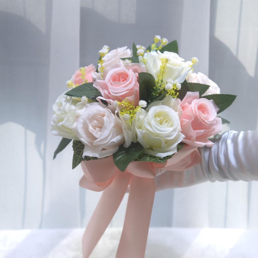 Europäisches Retro-Hochzeitsstrauß: Elegantes florales Design für Hochzeiten und Anträge