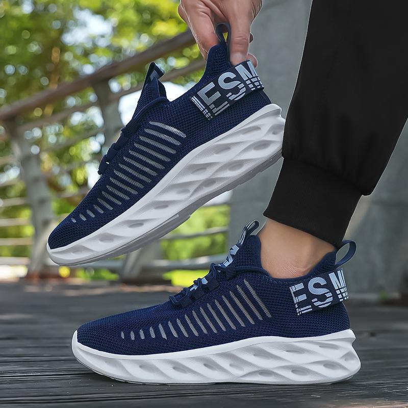 Pánské ultra lehké síťované tenisky Prodyšná rychleschnoucí tkanina Stylový perforovaný design Moderní ležérní letní obuv
