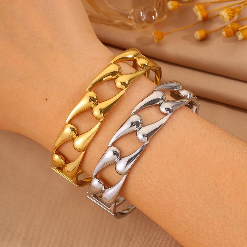 Hollow Water Drop Wide Buckle Opening To Give Best Friend a High-end Ins Bracelet.