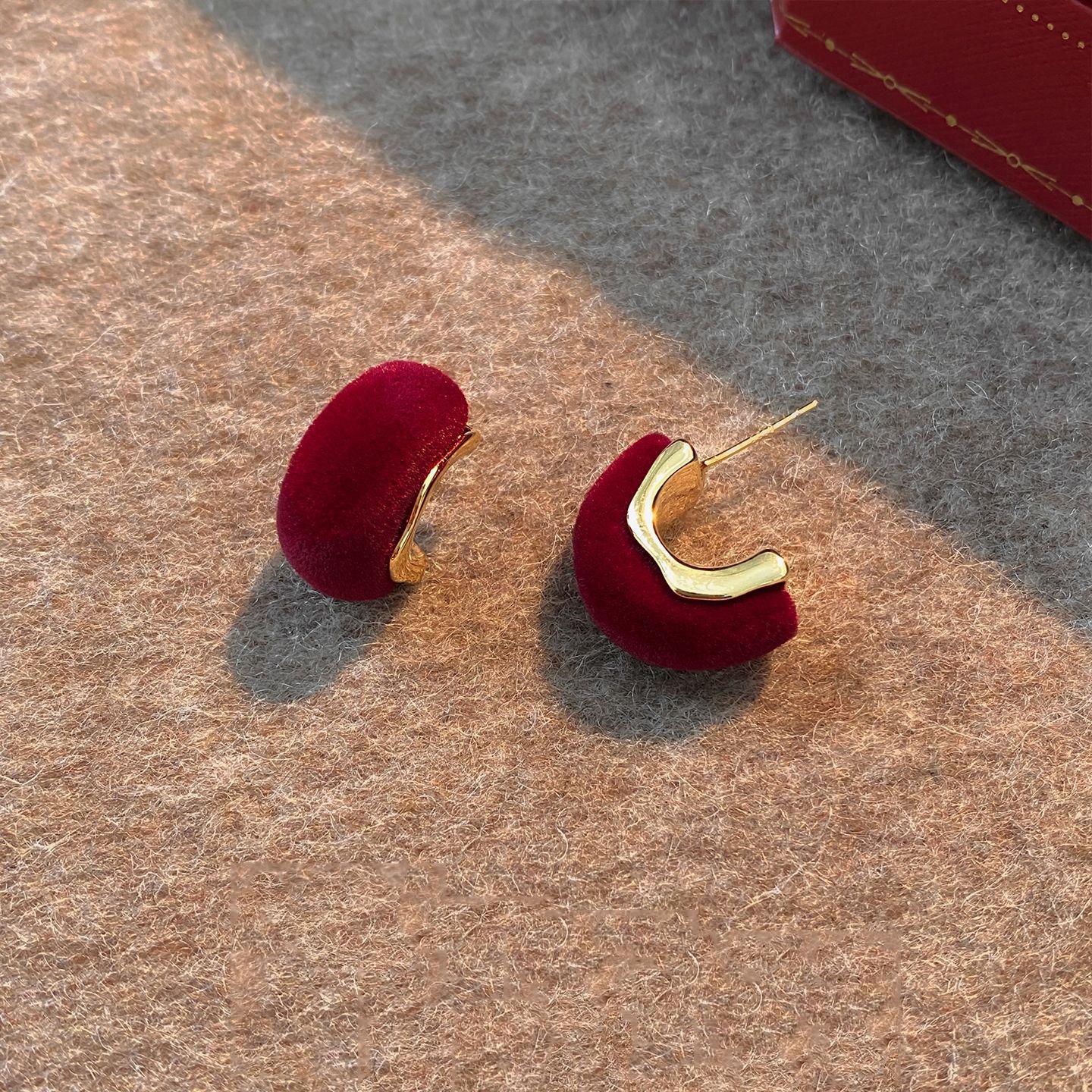 

Vintage Wine Red Velvet C-Shaped Earrings for Women Girls Temperament Elegant Stud Earrings Daily Commute Jewelry Accessories