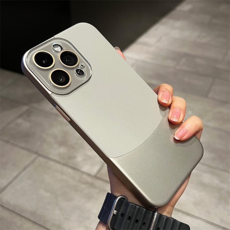 

Napa pattern crystal lens mobile phone case is suitable for Apple 17promax simple all-inclusive iPhone16pc protective case. iPhone 16 PRO MAX