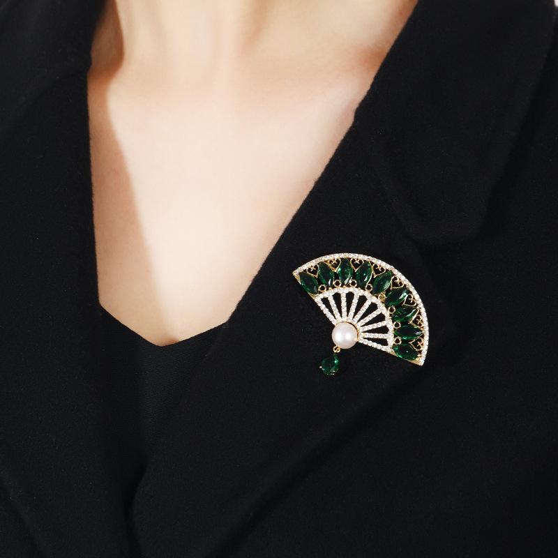 Premium Crystal Fan Freshwater Pearl Brooch Female Elegant Retro High-end Temperament Cheongsam Pin Suit Accessories
