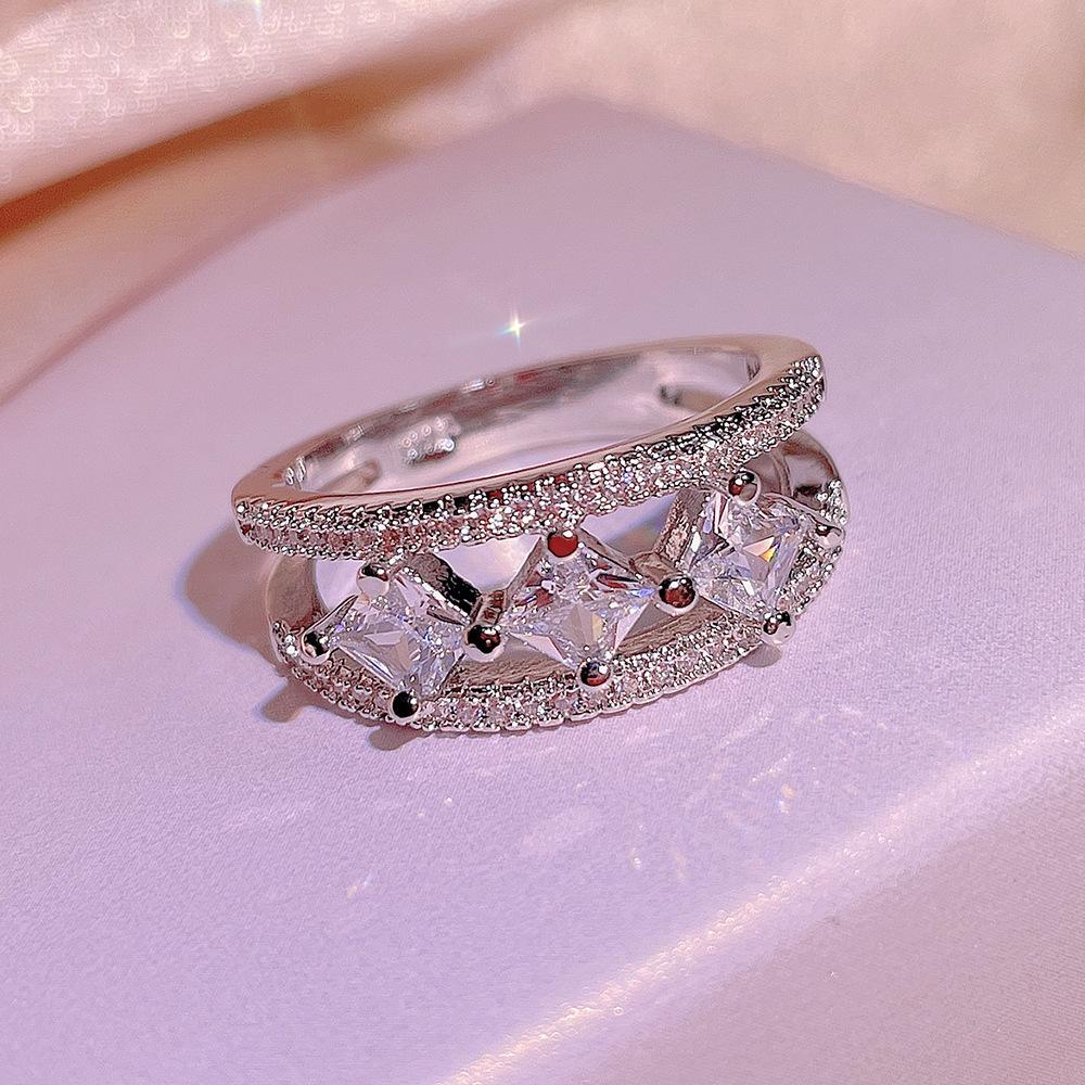 Fashion Full Inlaid White Zircon Marquise Ring  Copper Temperament Ladies Four-Claw Ring Valentine's Day Gift