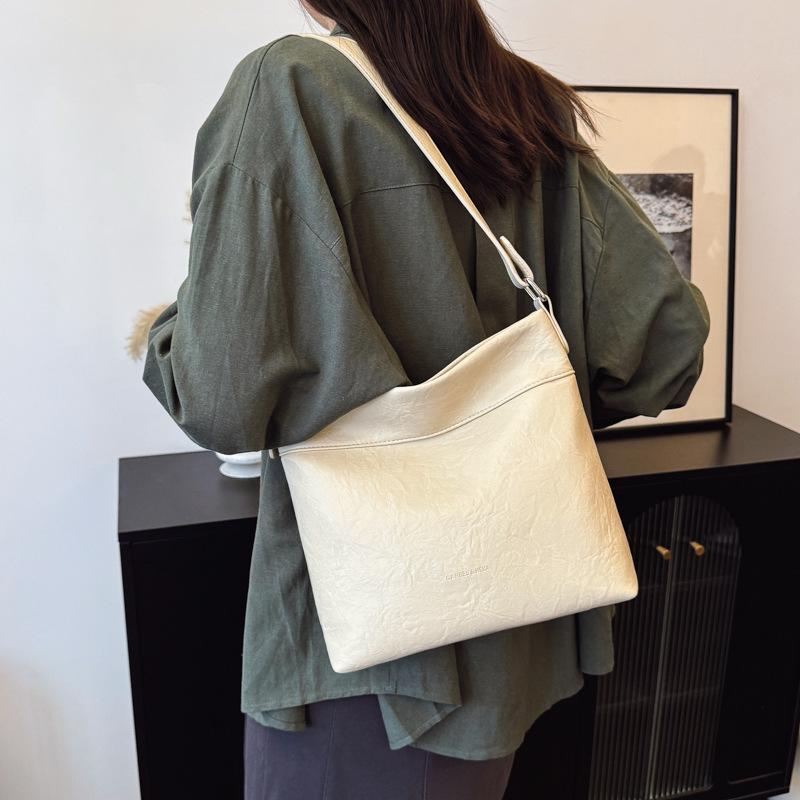 Light Luxury High-end Bag Women's Spring and Summer New Retro Simple Bucket Bag Fashionable Shoulder Messenger Bag