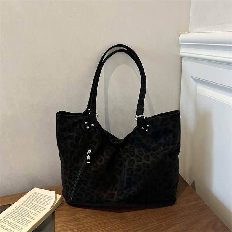 Korean Large-capacity Tote Bag, Women's Shoulder Bag, Versatile Light Luxury Handbag, Simple And Fashionable Commuter Bag