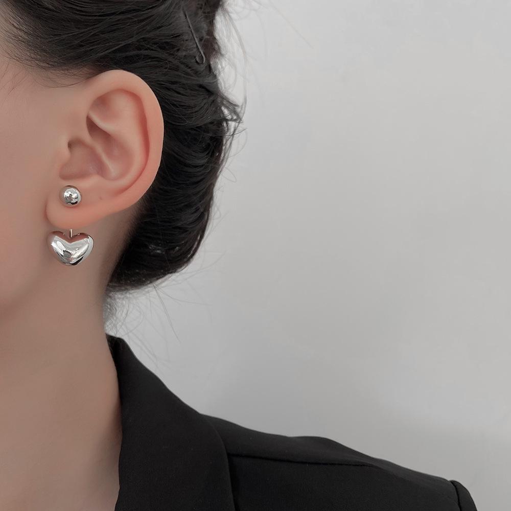 European & American C-Shaped Heart Velvet Stud Earrings for Women – Elegant Korean Style Accessories.