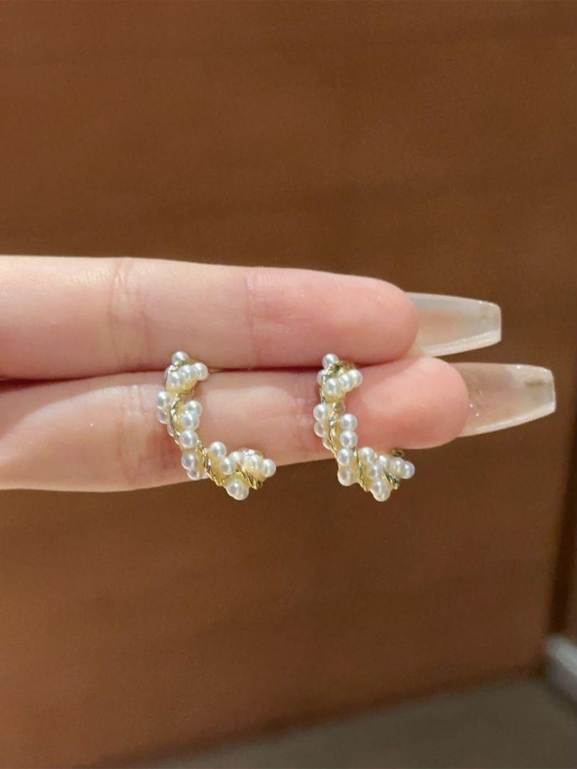 Elegant Round Pearl Hoop Earrings - 2025 Trendy Design for Women золотой