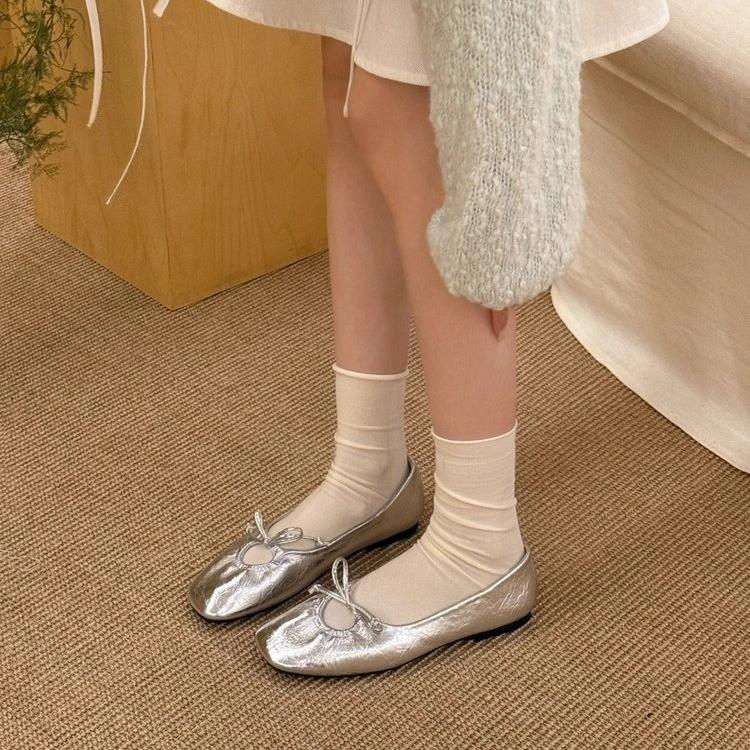 Temperament round head bow flat sole women's shoes spring commuting shallow mouth soft sole pleated ballet Mary Jane shoes