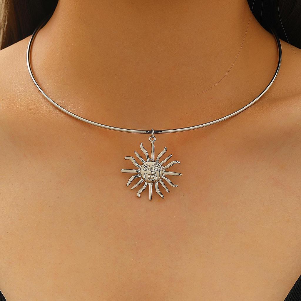 Retro Geometric Pleated Choker & Earring Set with Metal Flower Necklace