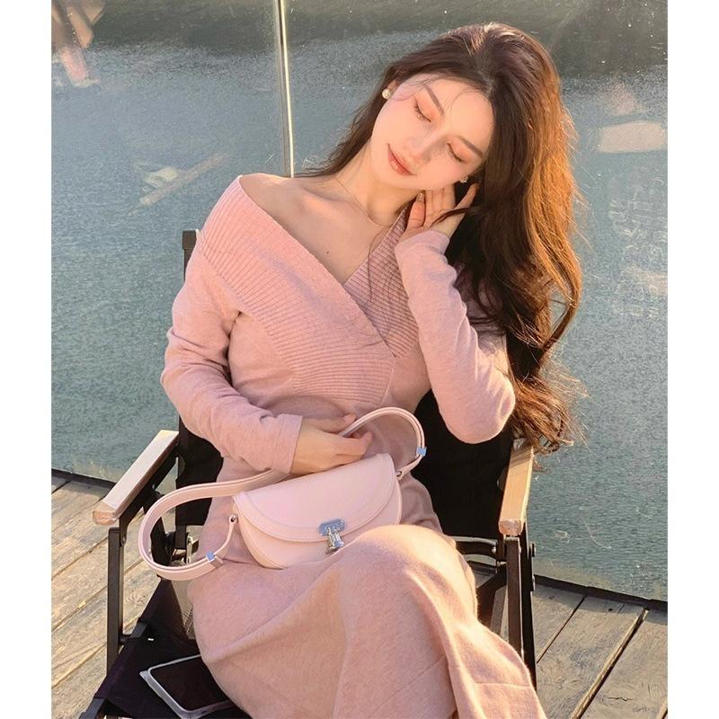 Pink v-neck knitted long-sleeved dress for women's spring waist and thin temperament gentle wind long bottom skirt