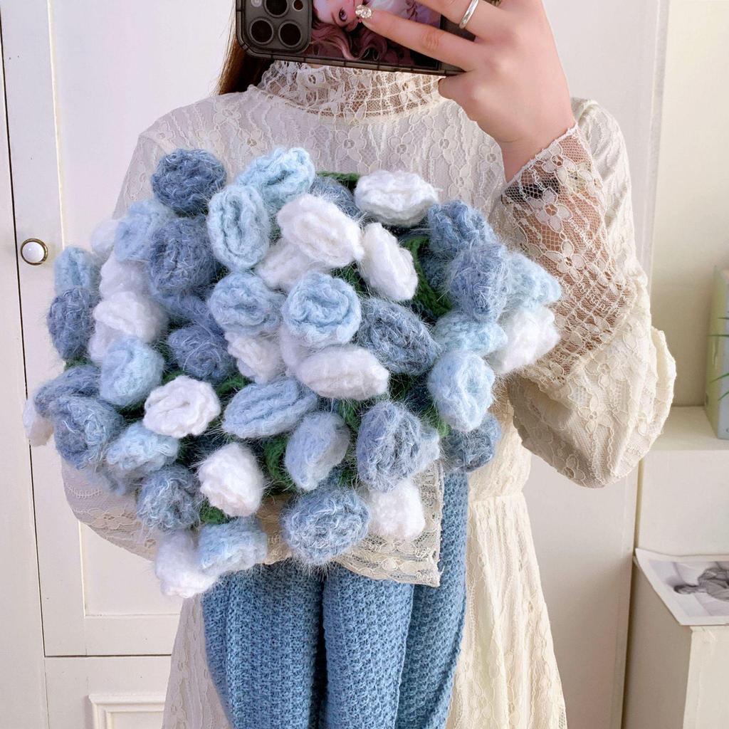 Handmade Knitted Gradient Rose Bouquet Wool Blanket - Perfect Valentine's Day Sofa Nap Gift