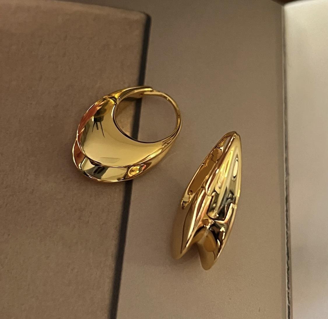 

Французский ретро изысканный металл гладкая поверхность U-образный персонализированный ушной пряжкой легкий роскошный темперамент дизайн Sense серьги женские