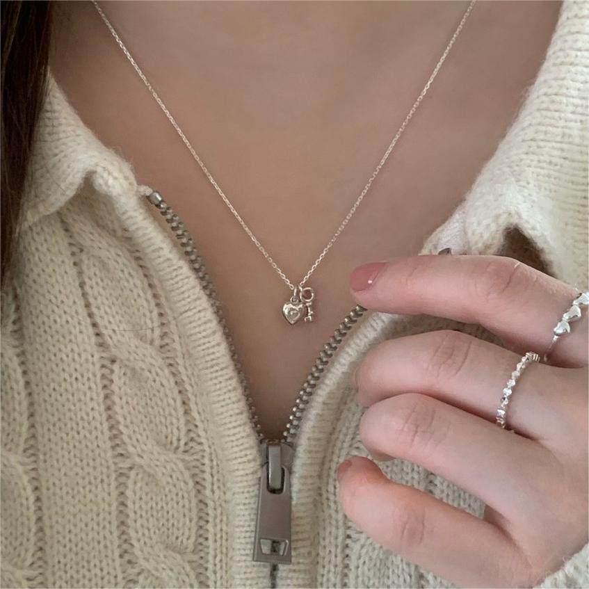 Cupronickel Plated Heart Key Necklace - Stylish, Simple, and Luxurious Collarbone Jewelry.