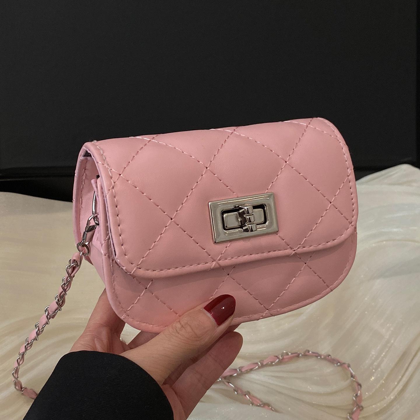 

Niche fashion mini chain bag women s 2025 spring and summer new trendy versatile single shoulder messenger bag light luxury red envelope розовый