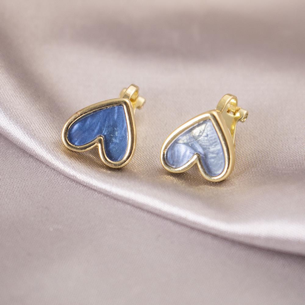 Elegant Clip-On Triangle Earrings for Non-Pierced Ears - Versatile, Light Luxury for Everyday Wear.