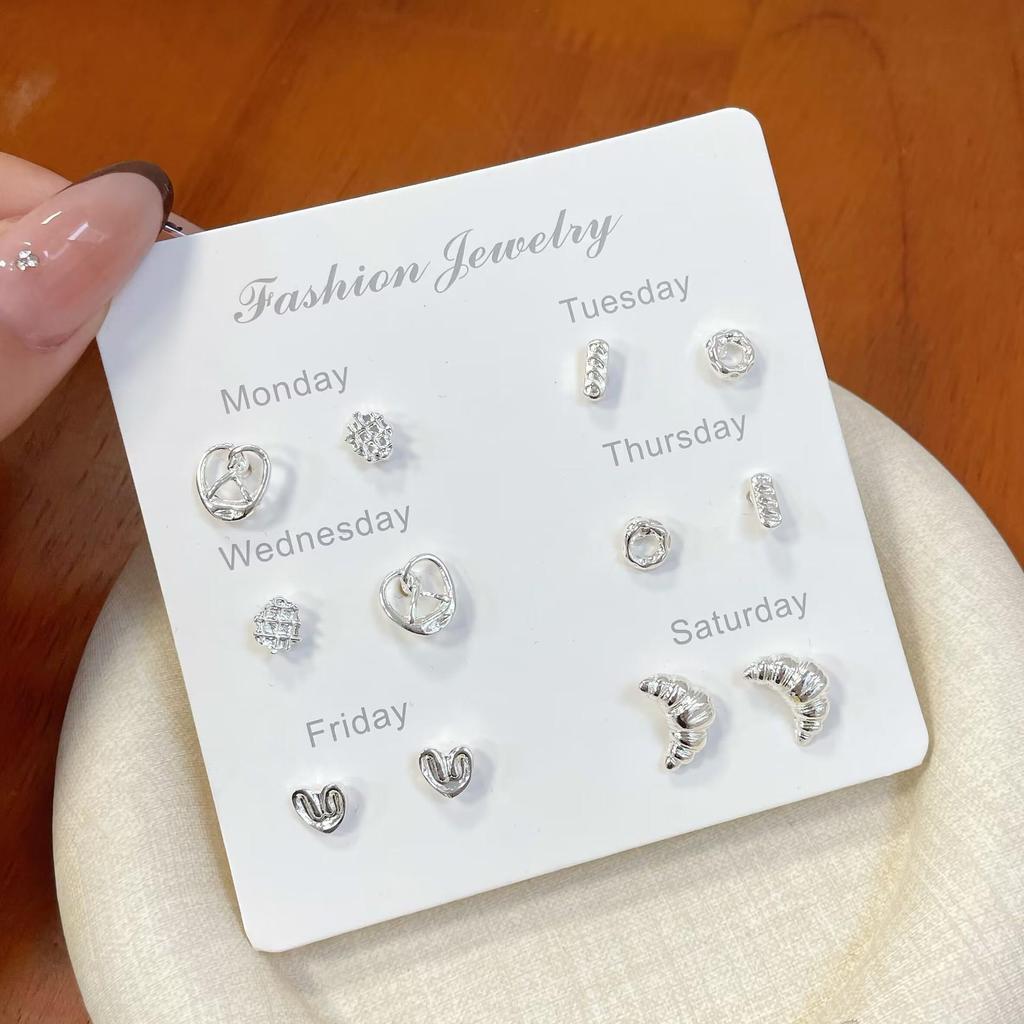 Mini Sterling Silver Cartoon Stud Earrings - Cute Autumn Winter Caramel Bread Design