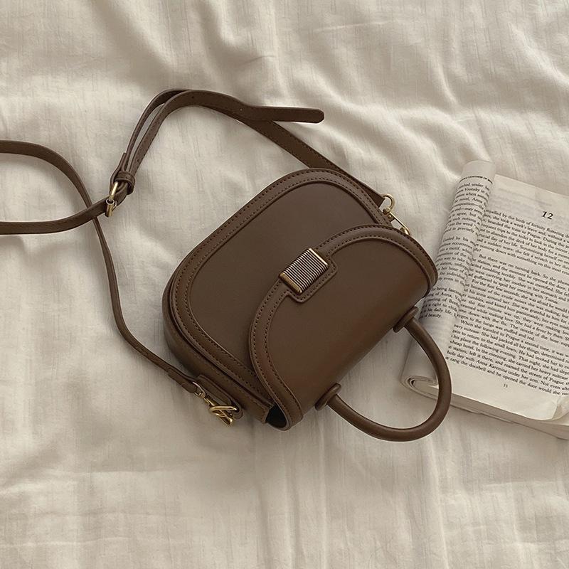 IELGY retro portable simple fashion shoulder messenger bag