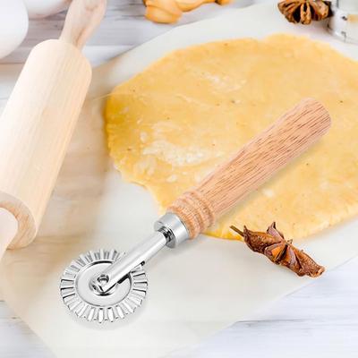 Multifunctional Manual Pizza Lace Rolling Wheel Handheld Zinc Alloy Pie Embossed Edge Cutter Wooden Handle Pasta Mold Cookie