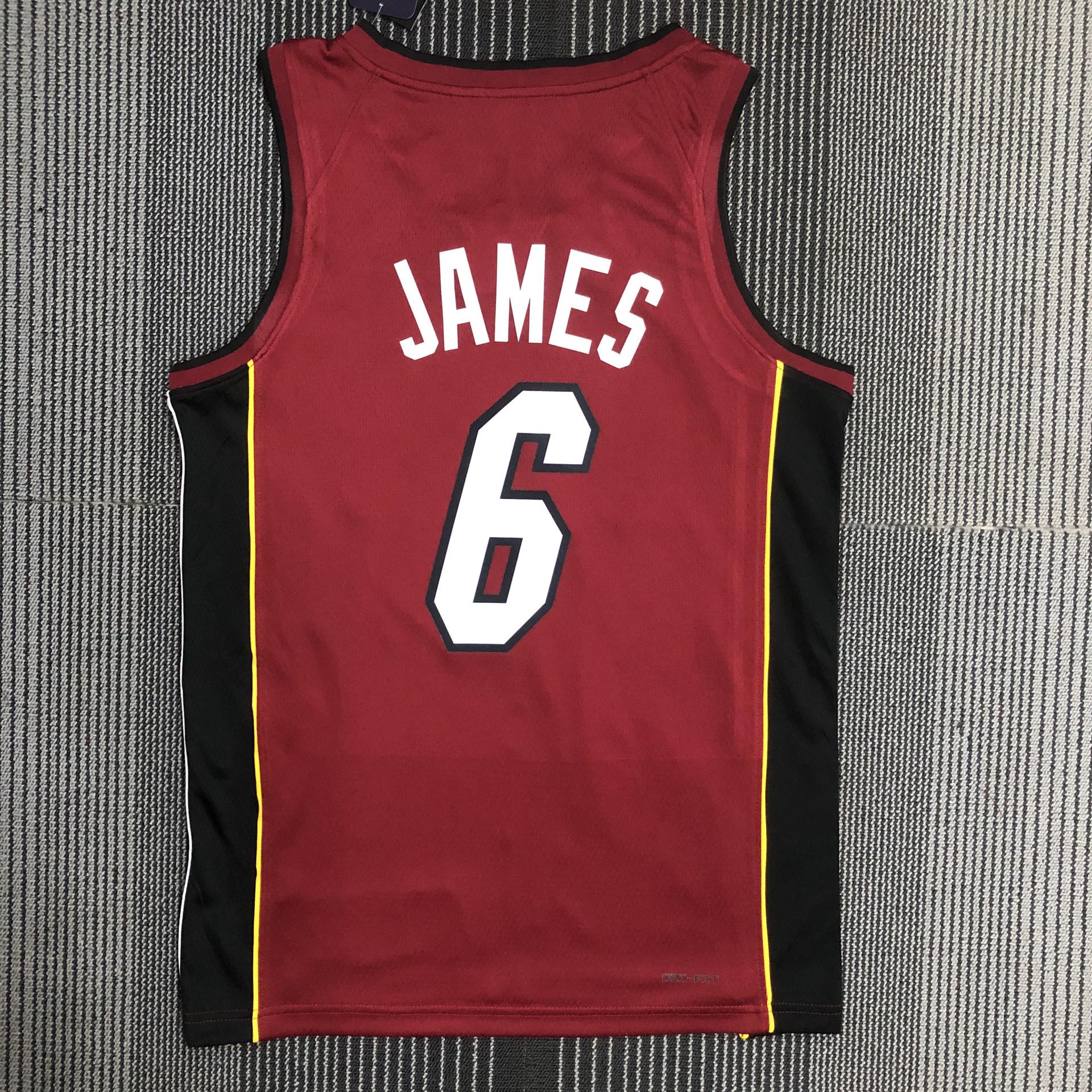 

Термопресована баскетбольна майка: Ні. 6 Джеймс, Ні. 14 Герро, Ні. 22 Батлер - Форма міжкордонної команди XL