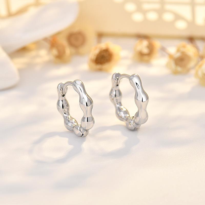 New High-end Bamboo Joint Hollow Gold Ear Buttons for Women's Niche Design Unique Earrings Earrings