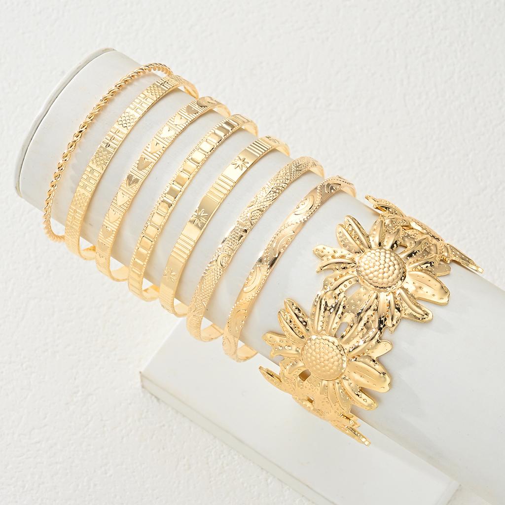 Vintage Elegantes Florales Design Goldfarbe Metall Breites Armreif Armbänder Set Für Frauen Strandparty Date Tägliche Kleidung Schmuck Geschenk 2026